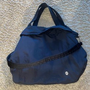 On my level bag 30 L black with gold hardware